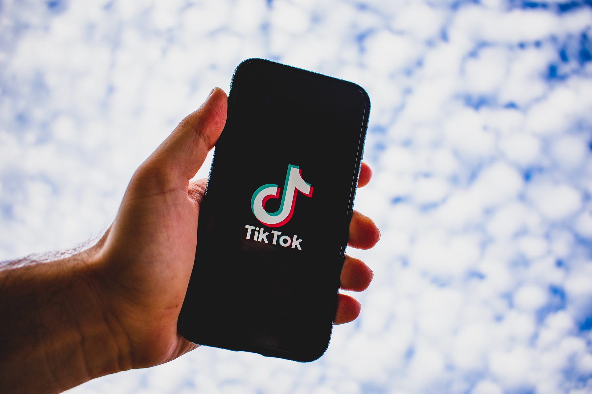 Menyelami Dunia TikTok: Cara Efektif Membuat Video yang Trendi dan Viral